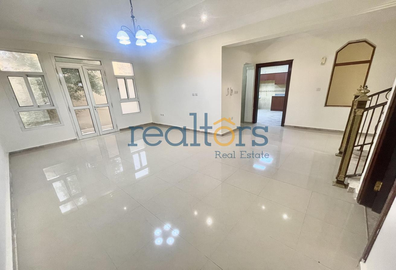 Cozy | Intriguing | 4 BR UF Villa | Compound - Villa in AlMuraikh