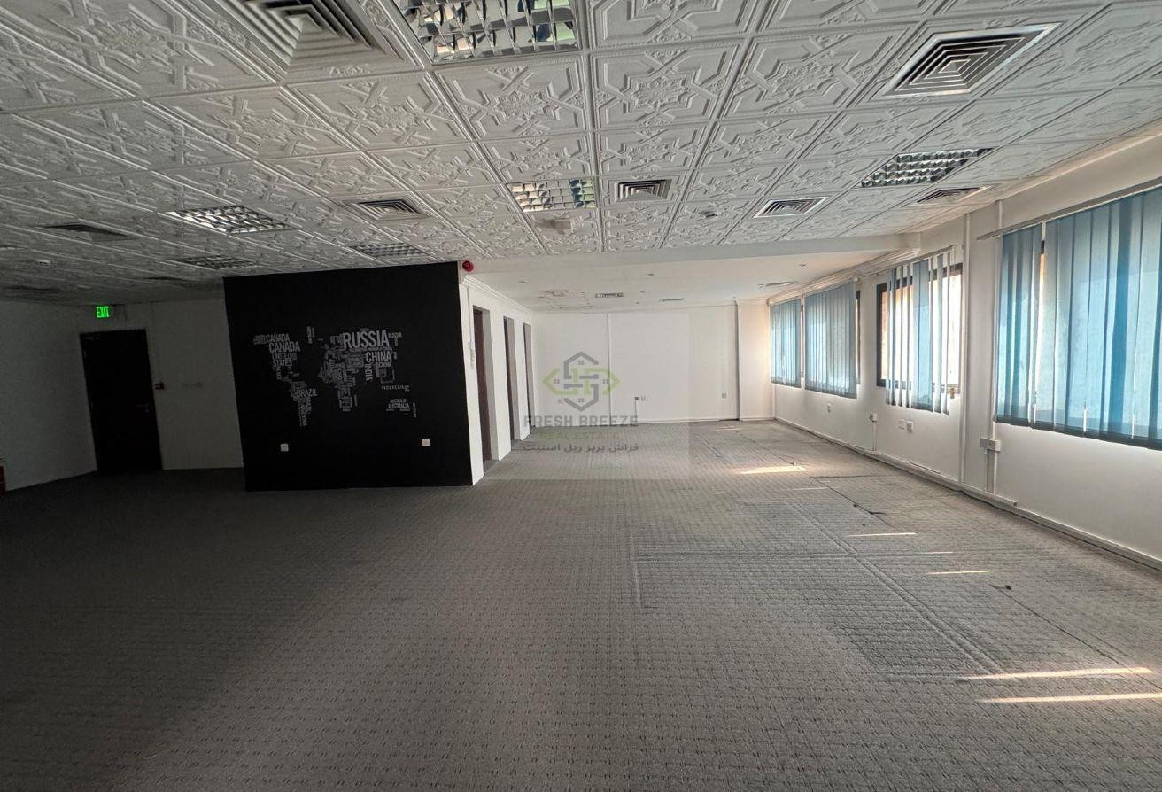 SPACIOUS OFFICE IN PRIME LOCATION IN MUSHERIB - Office Spaces in Musheireb