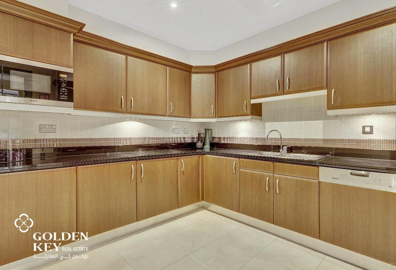 Luxury 2BR For Rent with Balcony in Porto Arabia - Apartment in West Porto Drive