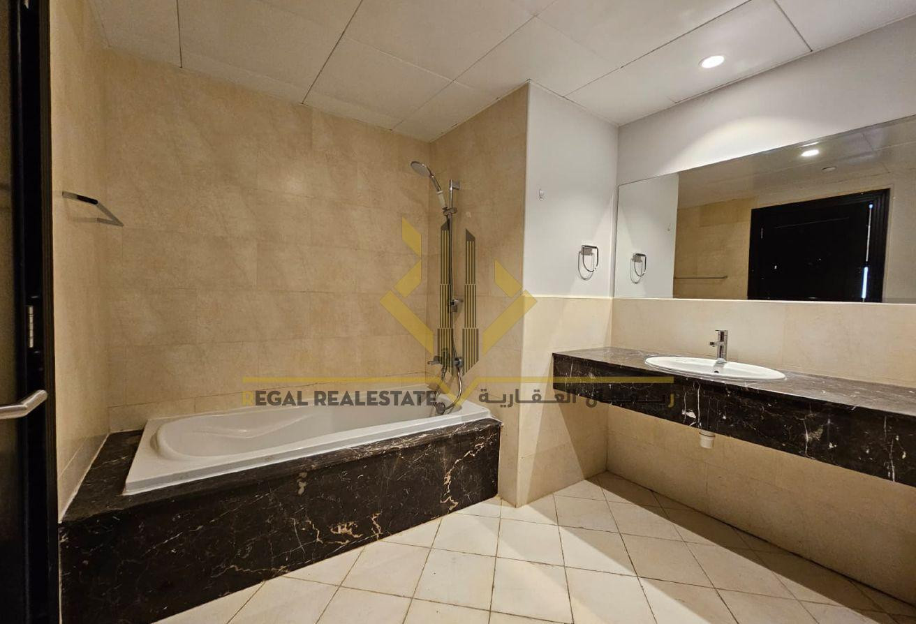 Spacious 1BR with balcony in Porto Arabia