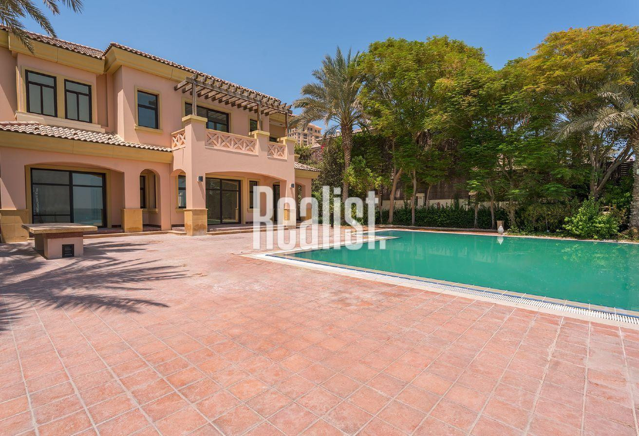 PRESTIGIOUS 4+MAID BEACHFRONT VILLA WITH GARDEN - Villa in La Plage Centrale
