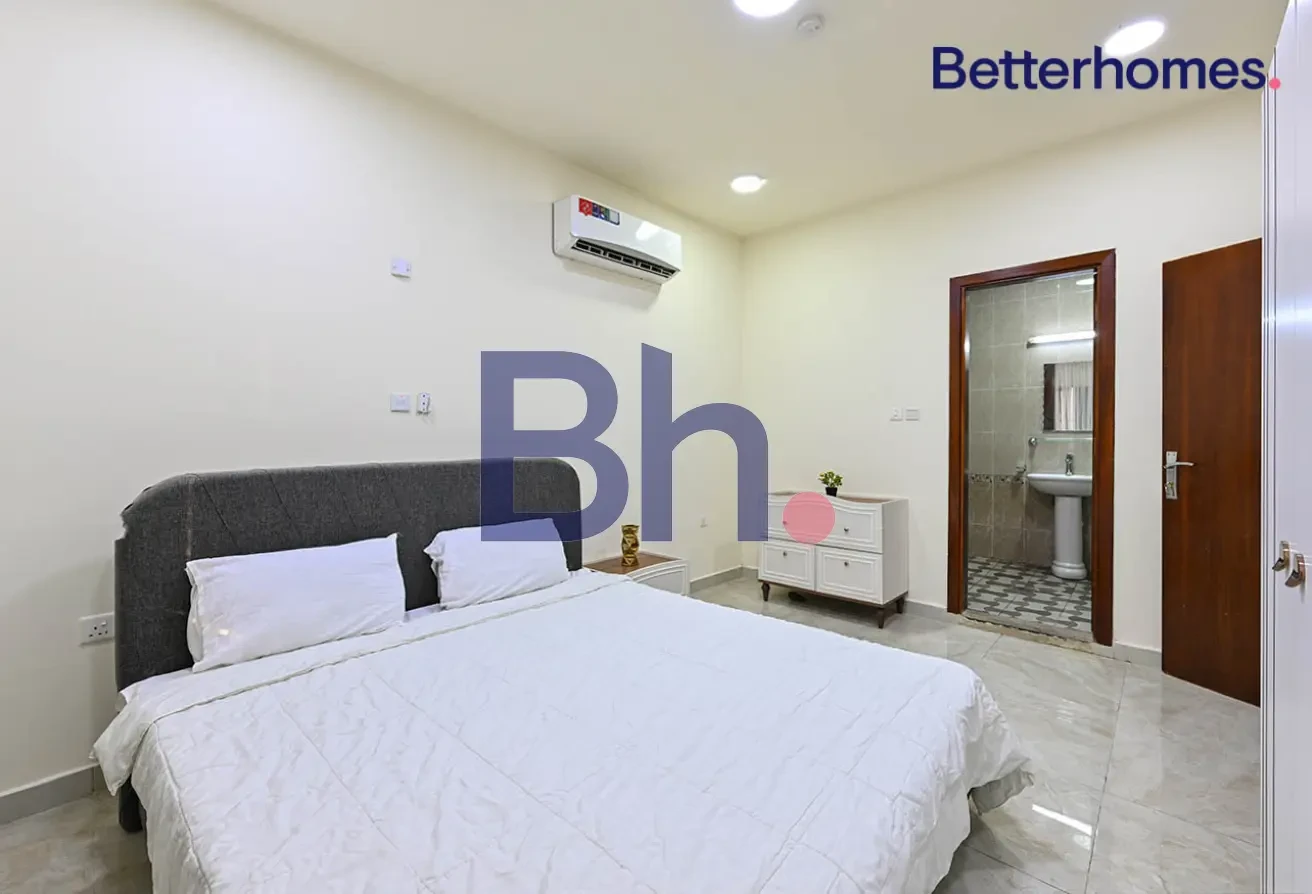 AMAZING | 5 BEDROOMS | MAID ROOM | PRIME LOCATION - Compound Villa in Bu Hamour Street