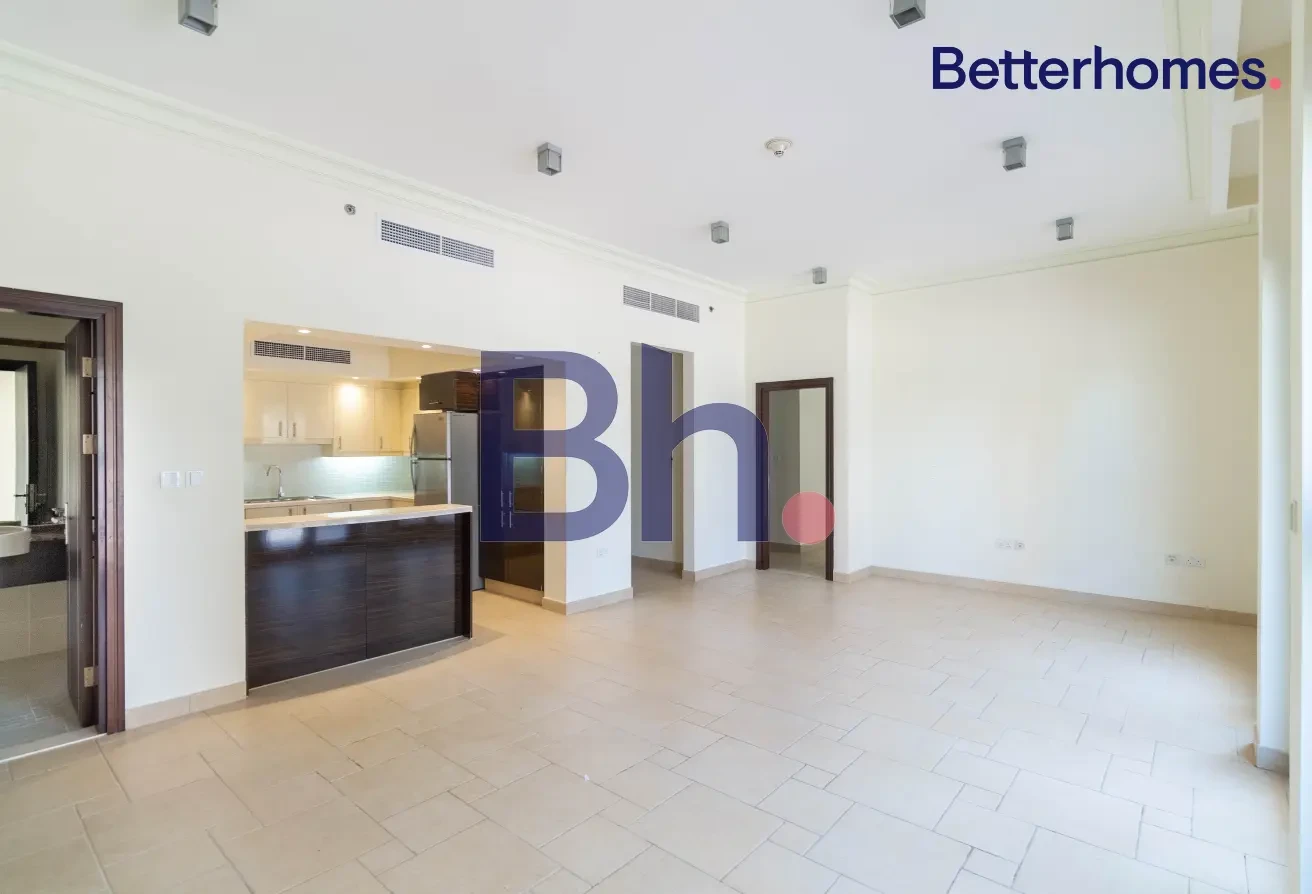 SEMI-FURNISHED 2BR | SPACIOUS | NEAR CAFES - Apartment in Doha