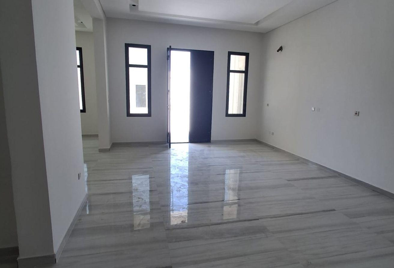Luxurious 7-Bedroom Villa for Sale - Villa in Umm Qarn