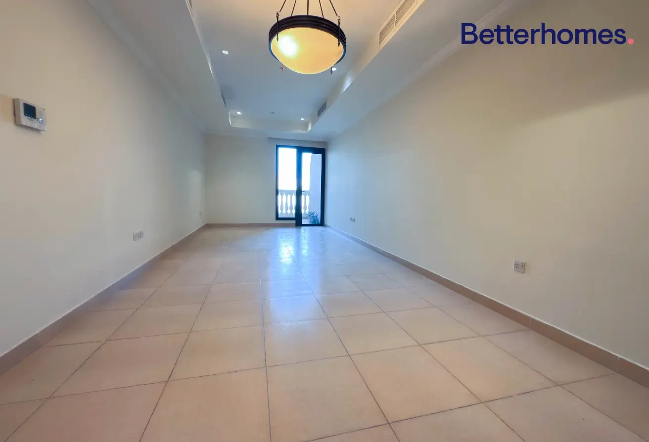SEMI-FURNISHED 1BR | PRIME LOCATION | PORTO ARABIA - Apartment in Doha