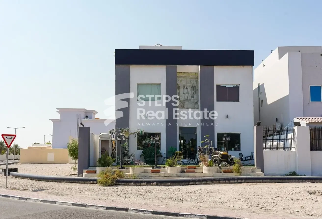 Spacious Service Villa for Sale - Villa in Al Hanaa Street