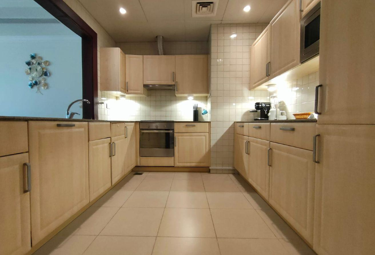 Spacious 1 Bedroom FF | Sunny And Airy | Balcony - Apartment in East Porto Drive