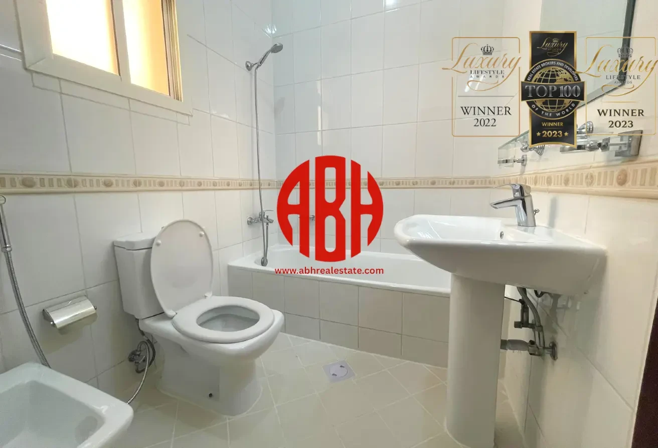 HOT OFFER | 5BR VILLA + POOL ACCESS |CALM COMPOUND - Compound Villa in Abu Hamour