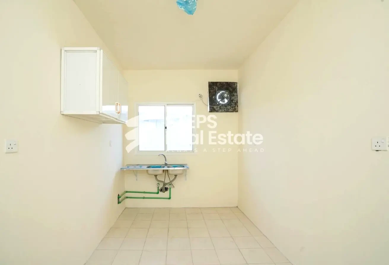 66 Rooms with Warehouse for Sale in Industrial - Labor Camp in Industrial Area
