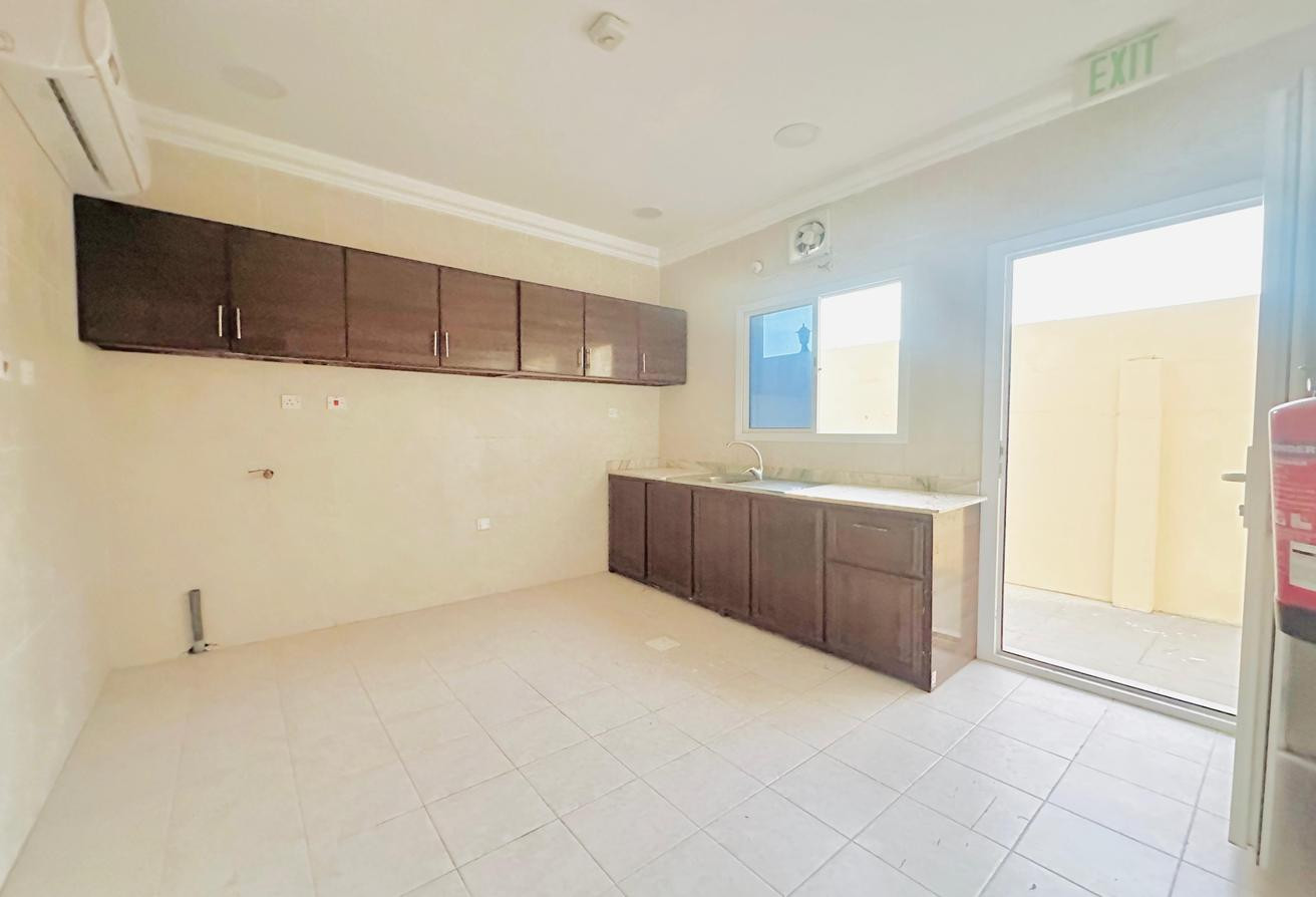 Spacious 6-Bedroom Villa in a Compound – Al Sakham - Villa in Al Sakhama