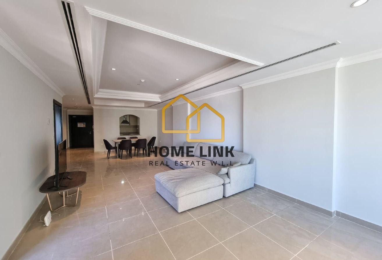 SPACIOUS AND COZY 1 BEDROOM FF APT IN THE PEARL - Apartment in West Porto Drive