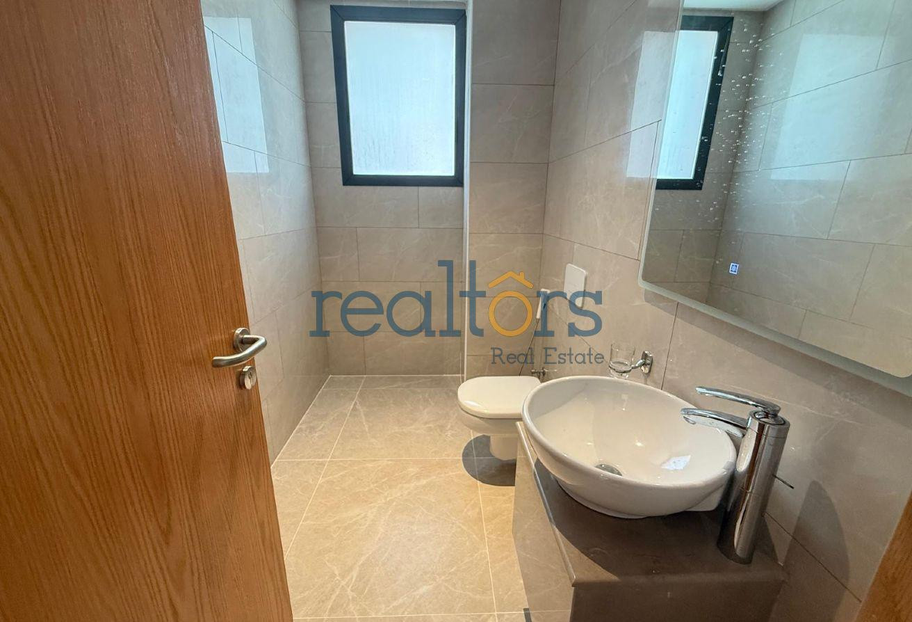 Modern 1BR Flat with City View