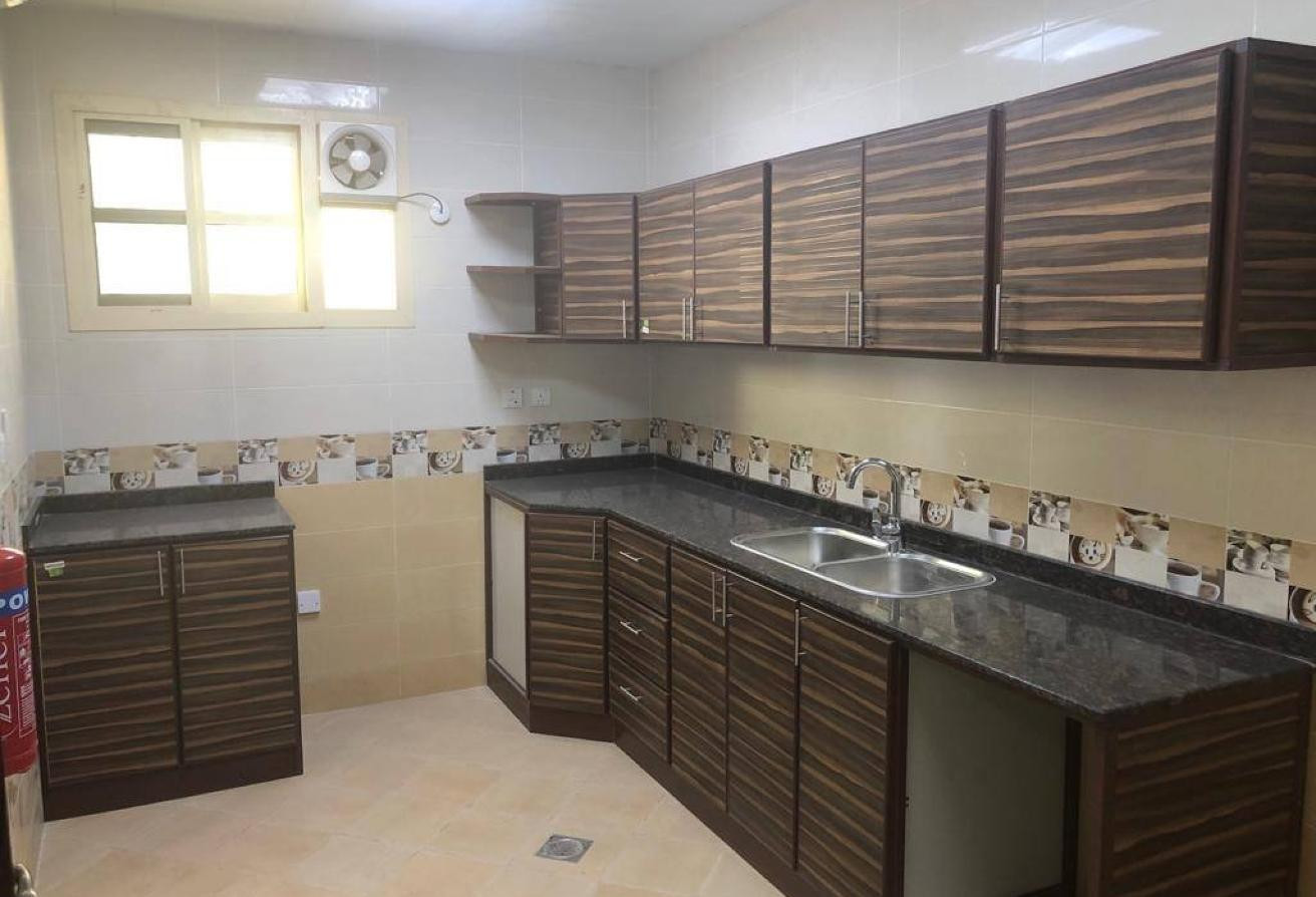 Unfurnished 3 bedroom Apartments for rent in doha - Apartment in Al Muntazah Street