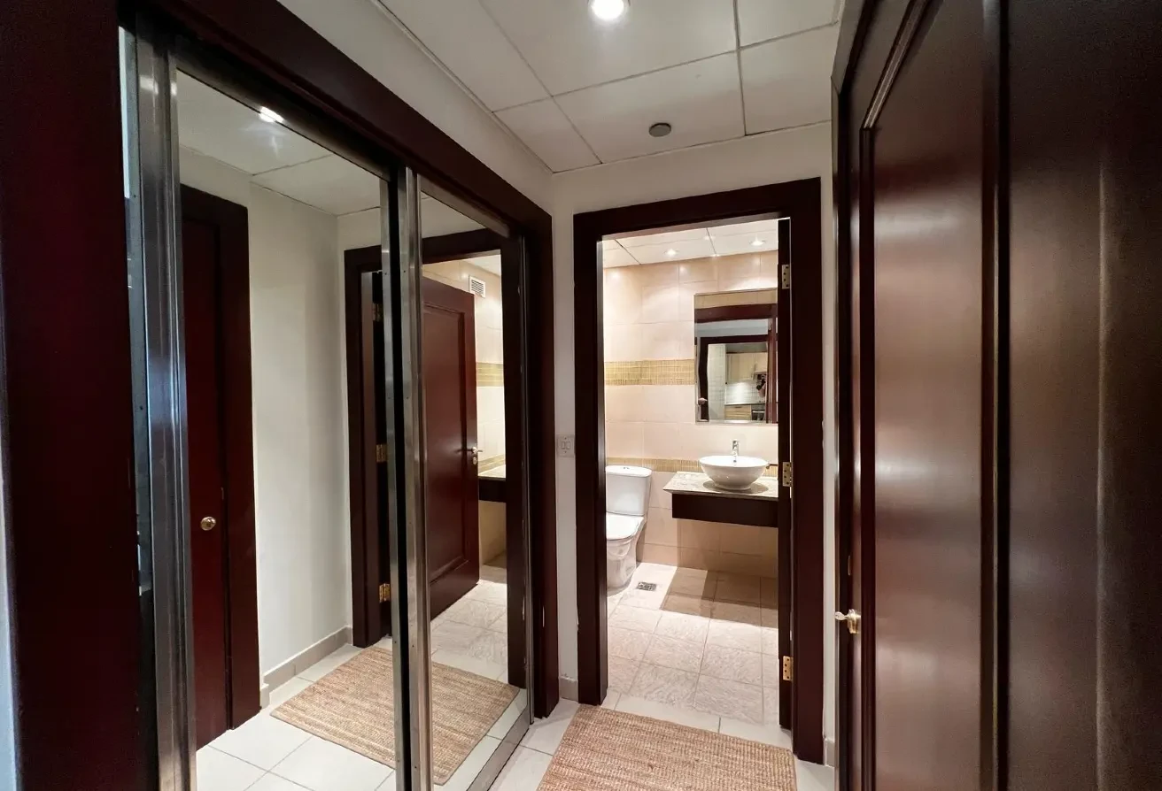 FULLY FURNISHED 1 BEDROOM APARTMENT IN THE PEARL - Apartment in Tower 24