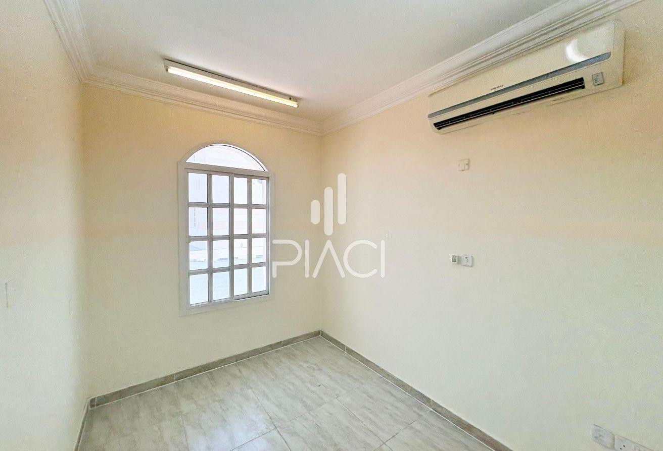 SPACIOUS UNFURNISHED 5 BR COMPOUND VILLA - Villa in West Porto Drive