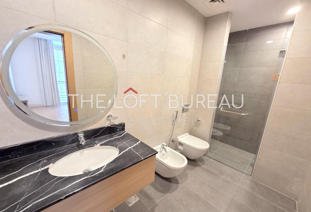 2BHK+Maid | Upgraded | +2 months free - Apartment in Floresta Gardens