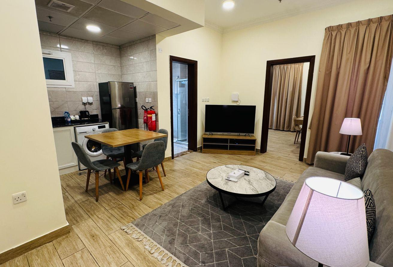 1BHK Serviced Apt | Fully Furnished with Balcony - Apartment in Old Airport Road