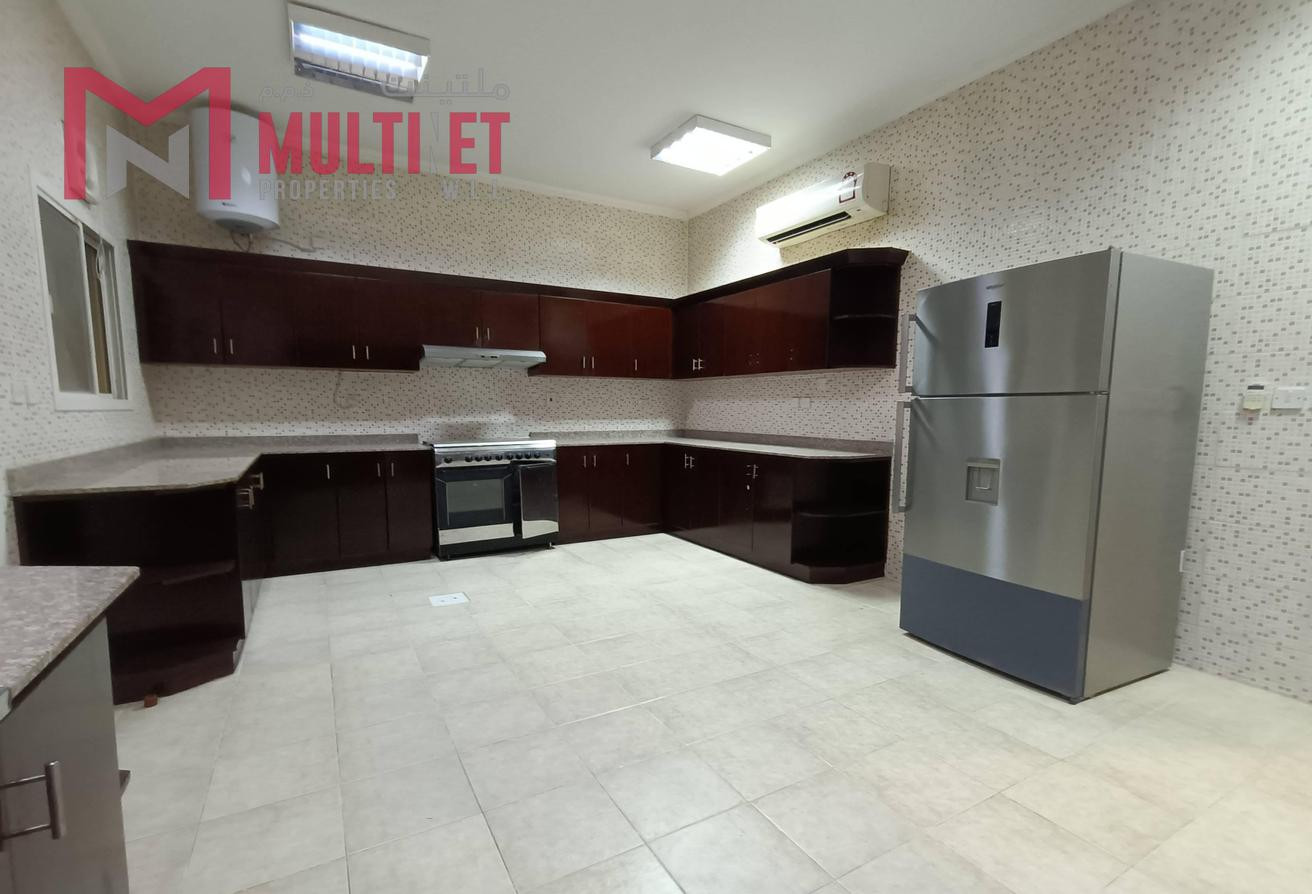 Spacious SF Villa | Modern Layout | Prime Loc - Villa in Bu Hamour Street