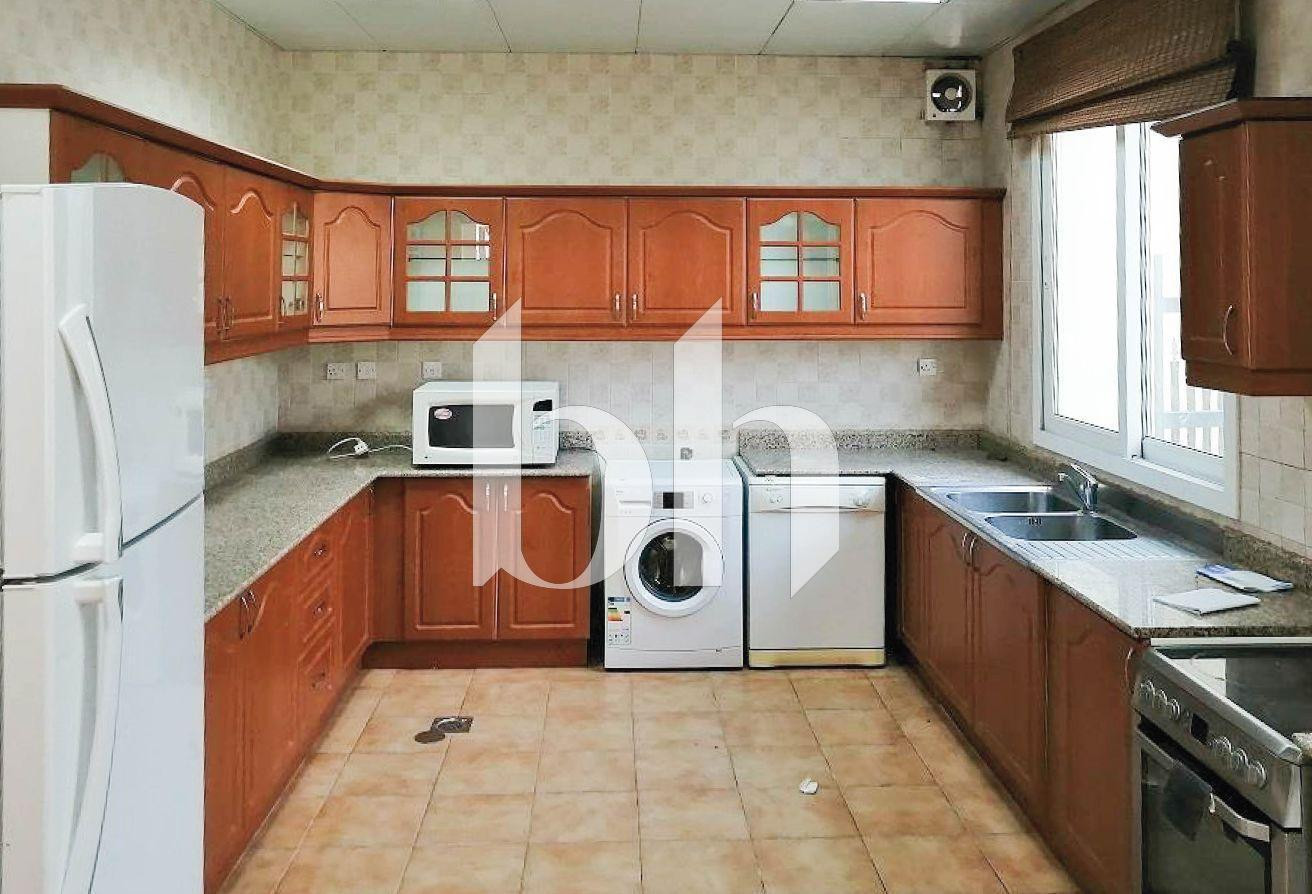 SPACIOUS | 3 BEDROOMS | SEMI FURNISHED | VILLA - Villa in Al Nasr Street
