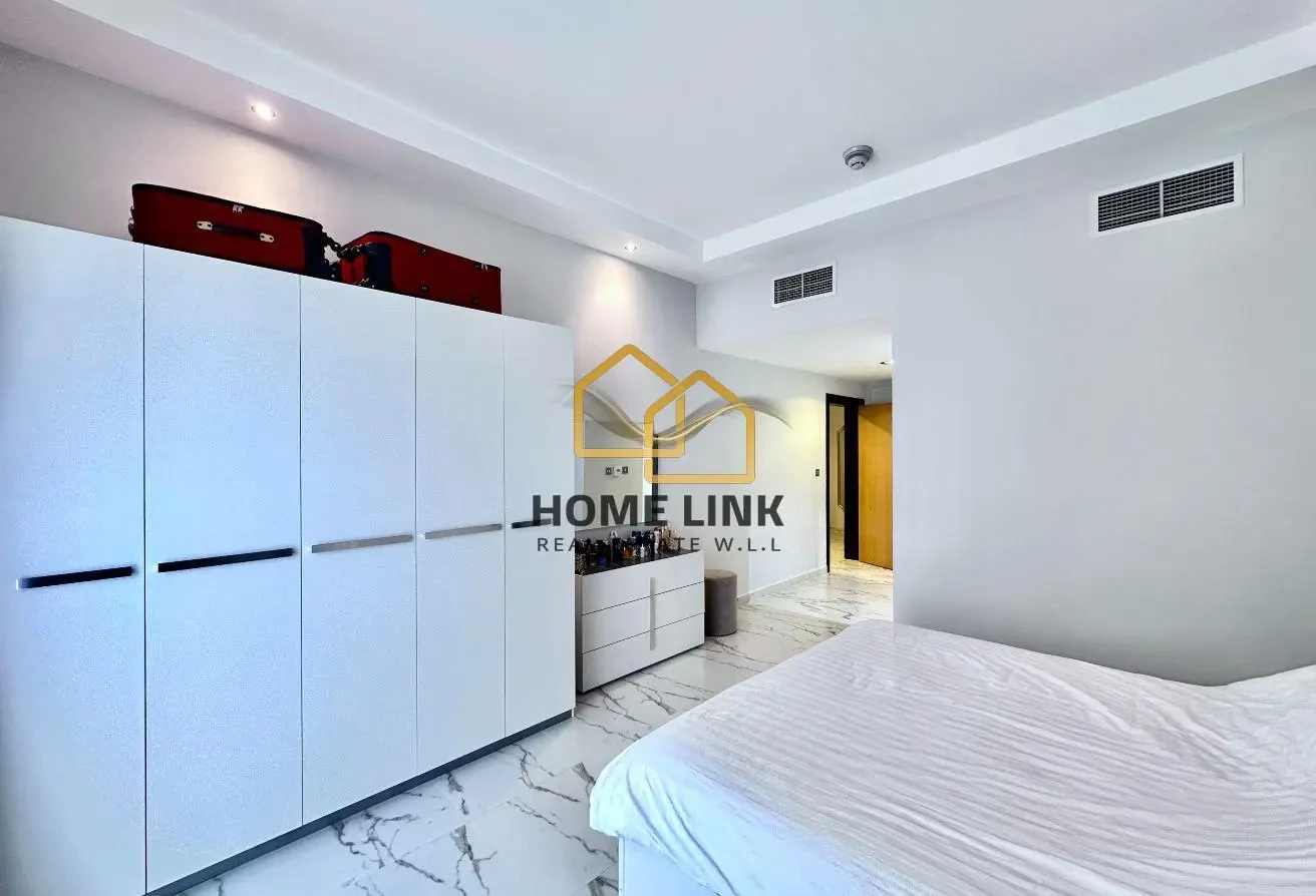 SPACIOUS AND ELEGANT 1 BEDROOM FF APRT IN FOXHILLS