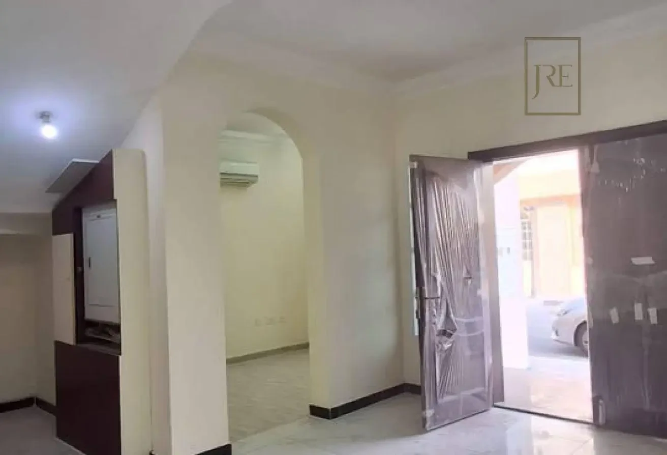 5 BHK Compound Villas Available | Ain Khalid - Villa in Ain Khaled