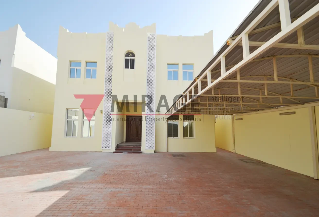 Large 5 bed services or staff villa near Landmark - Villa in Al Duhail
