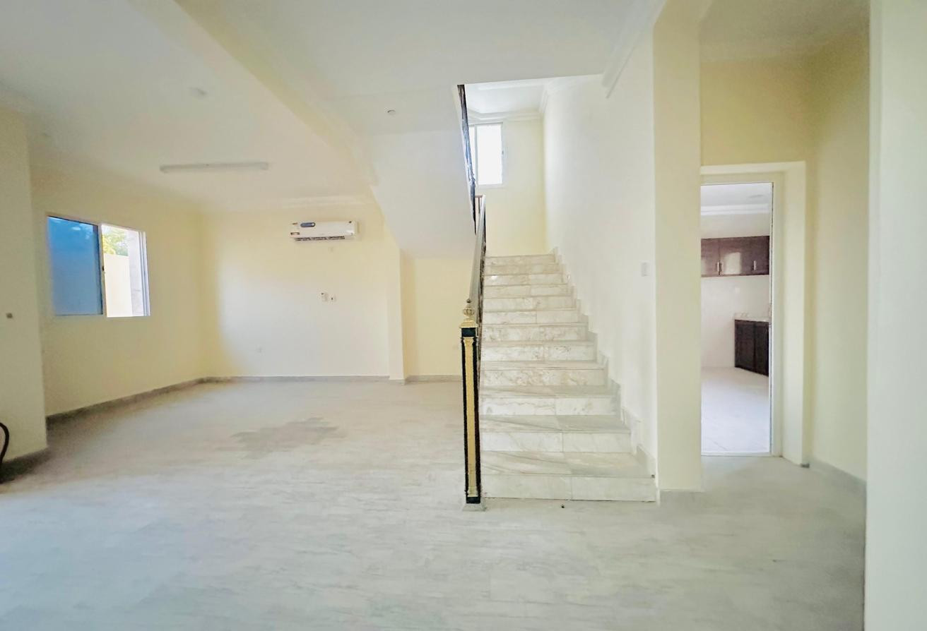 Spacious 6-Bedroom Villa in a Compound – Al Sakham - Villa in Al Sakhama