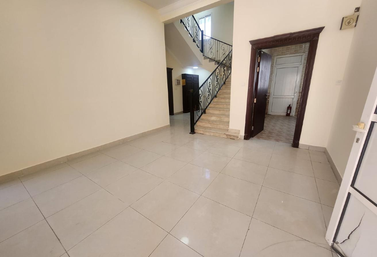 Compound Unfurnished Villa| 06 Bedrooms| For Staff - Compound Villa in Umm Al Seneem Street