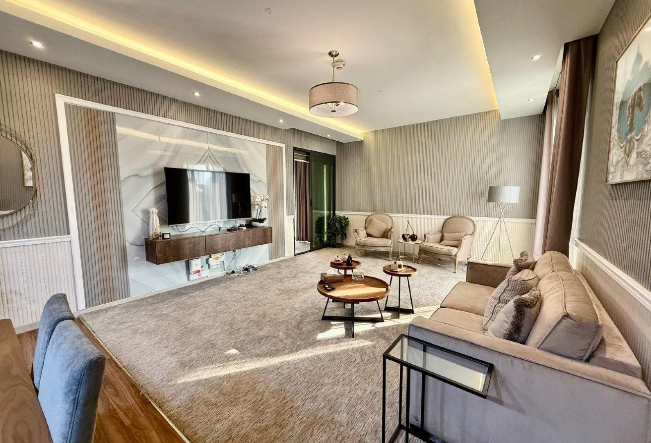 Upgrated one bedroom / new furniture / nice view