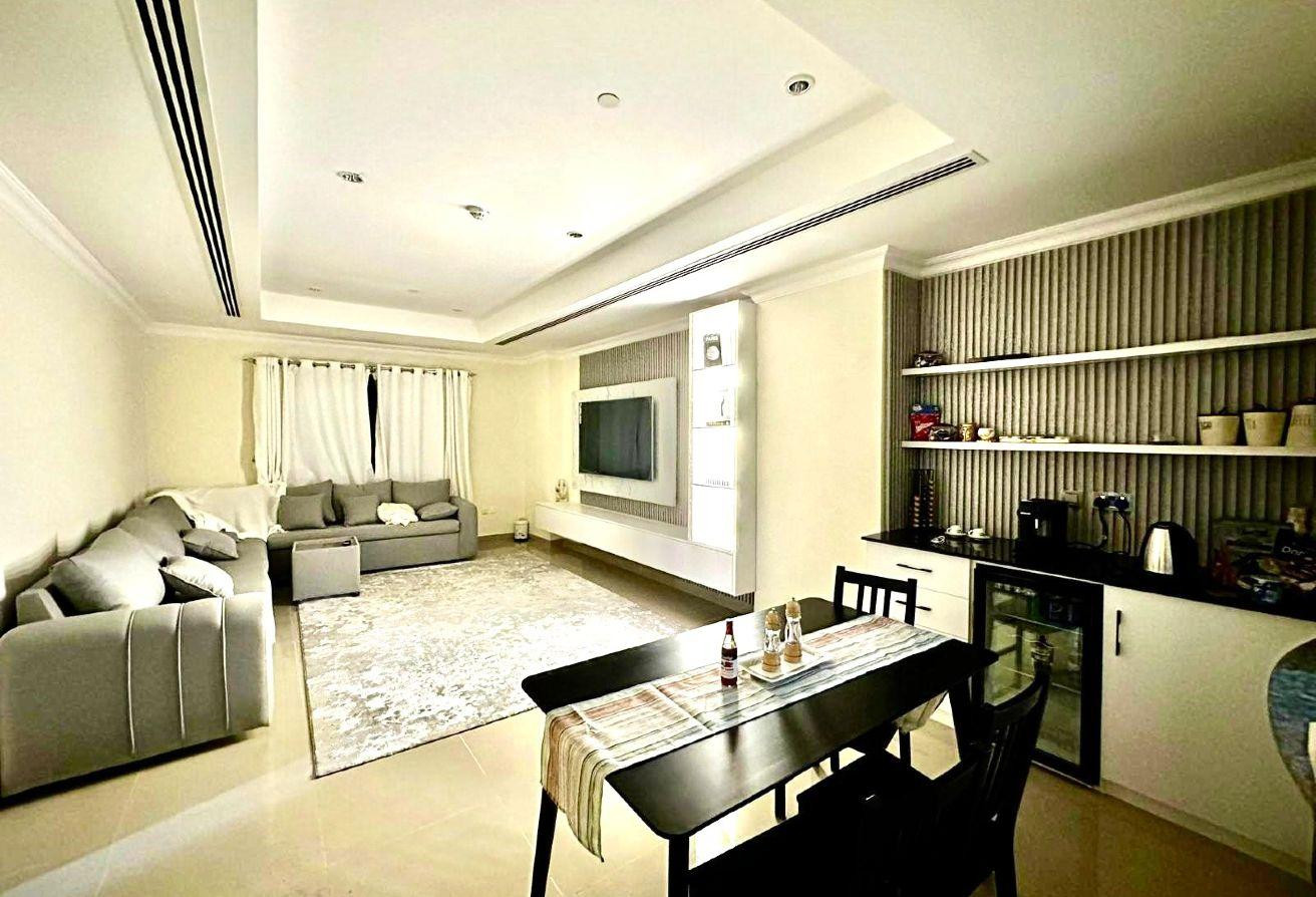 FULLY FURNISHED 1BHK APT | FULL AMENITIES | - Apartment in East Porto Drive