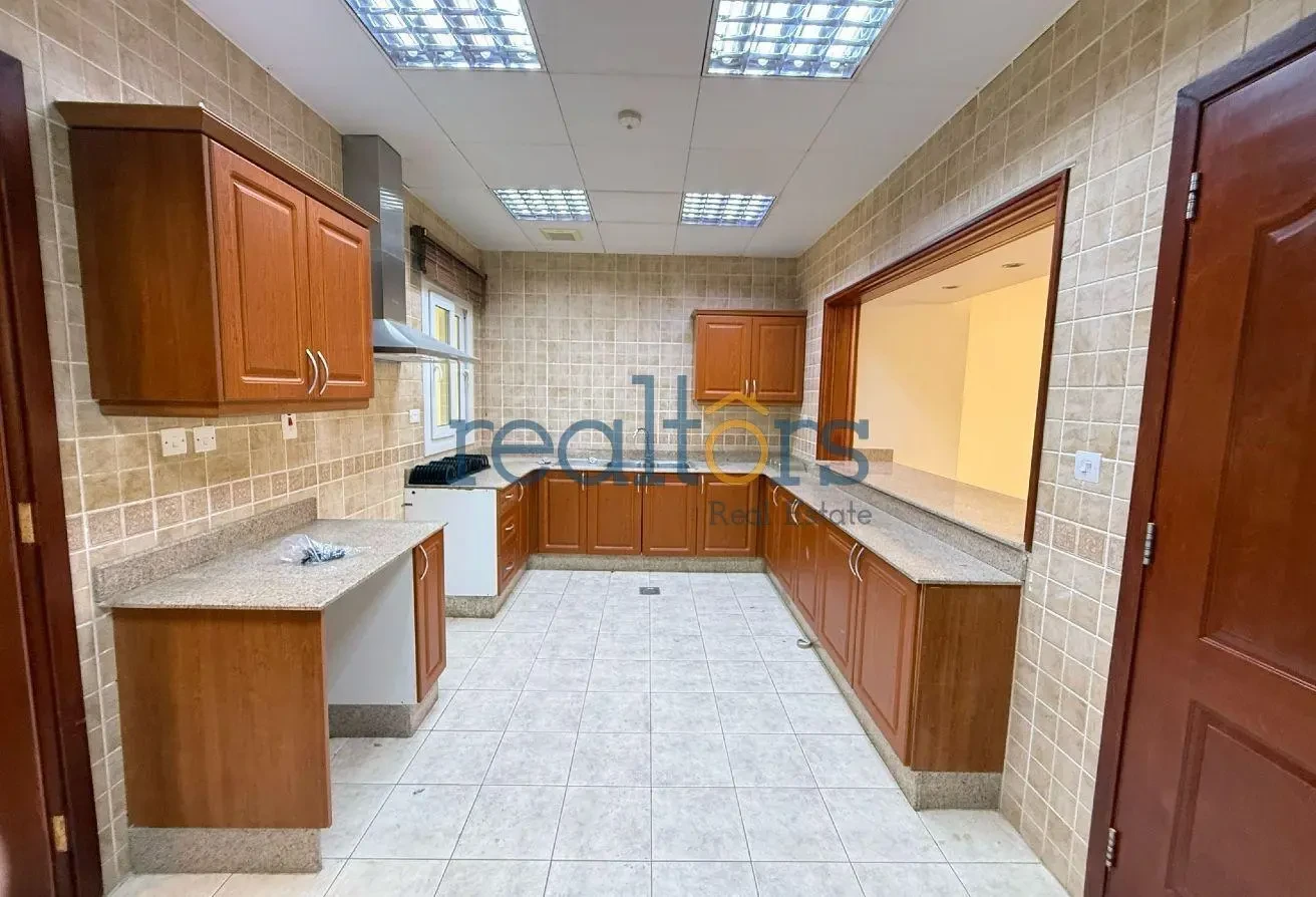 3BR Villa Plus Maid Room in Ain Khaled Compound - Compound Villa in Wadi Al Shaheeniya Street