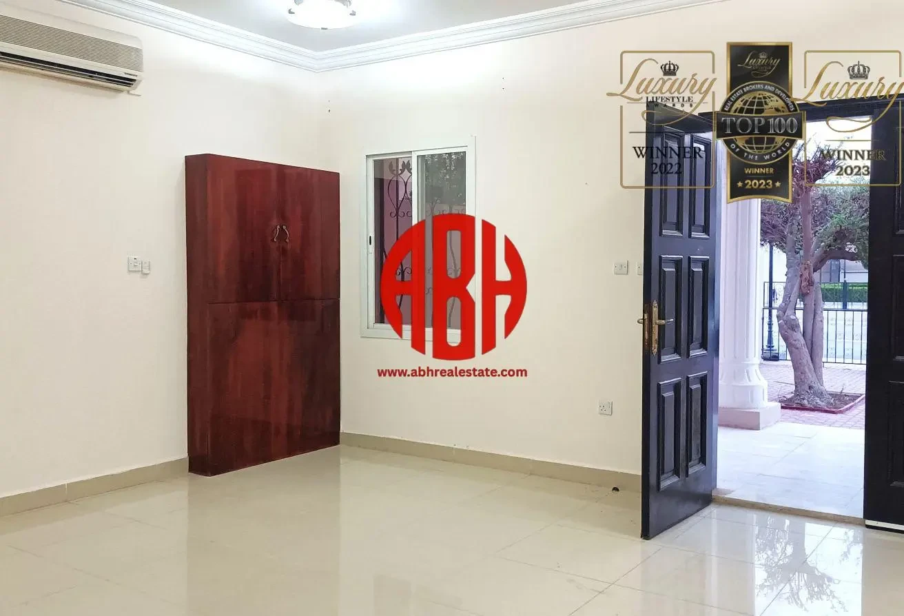 1 MONTH FREE | EXCLUSIVE 5BR VILLA | TOP AMENITIES - Compound Villa in Street 870