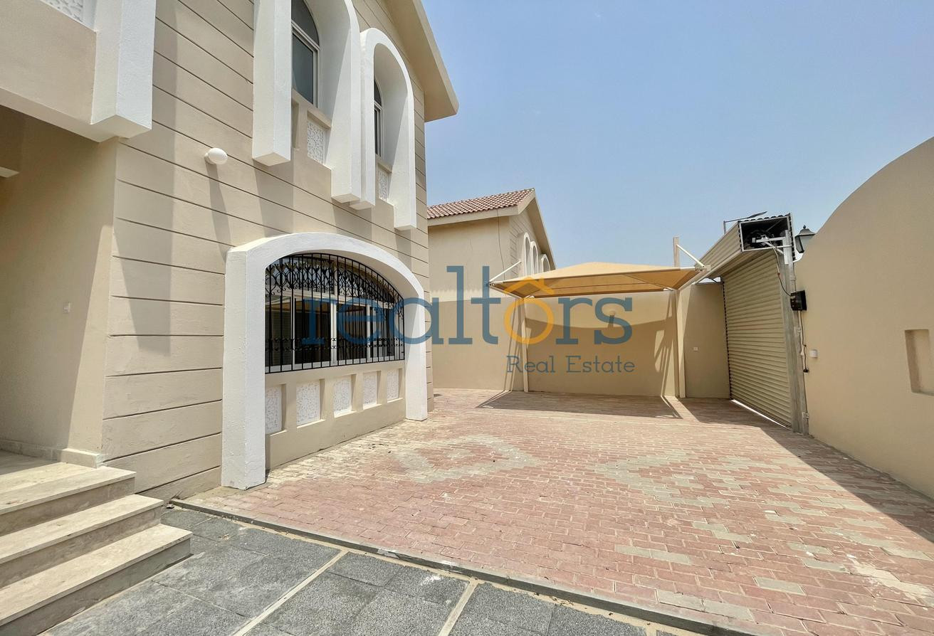 Stand Alone 4 BR + Maid | Private Pool | Duhail - Villa in Street 870