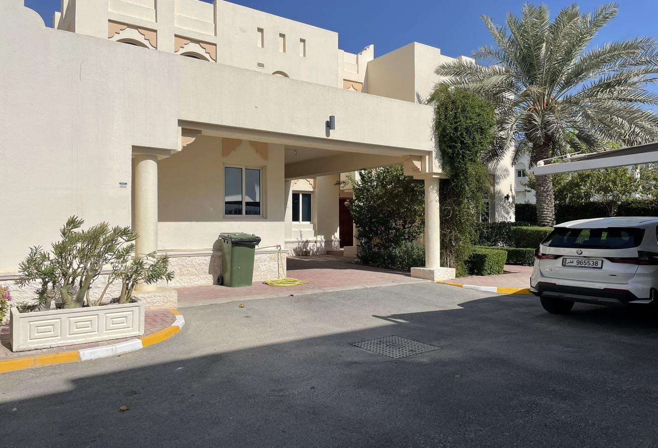 Luxurious 4BR Villa With Private Beach - Villa in West Bay Lagoon