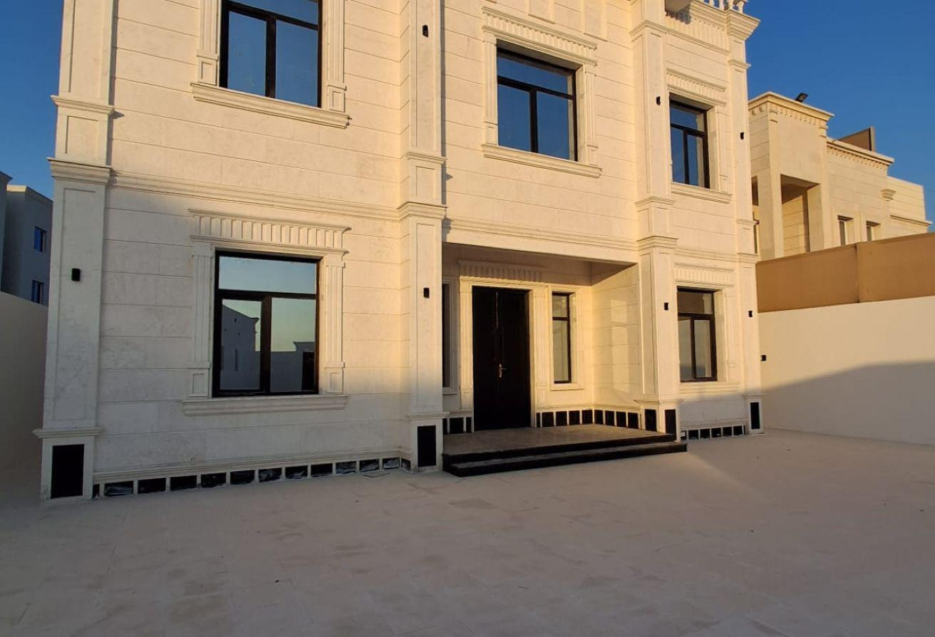 Luxurious 7-Bedroom Villa for Sale - Villa in Umm Qarn