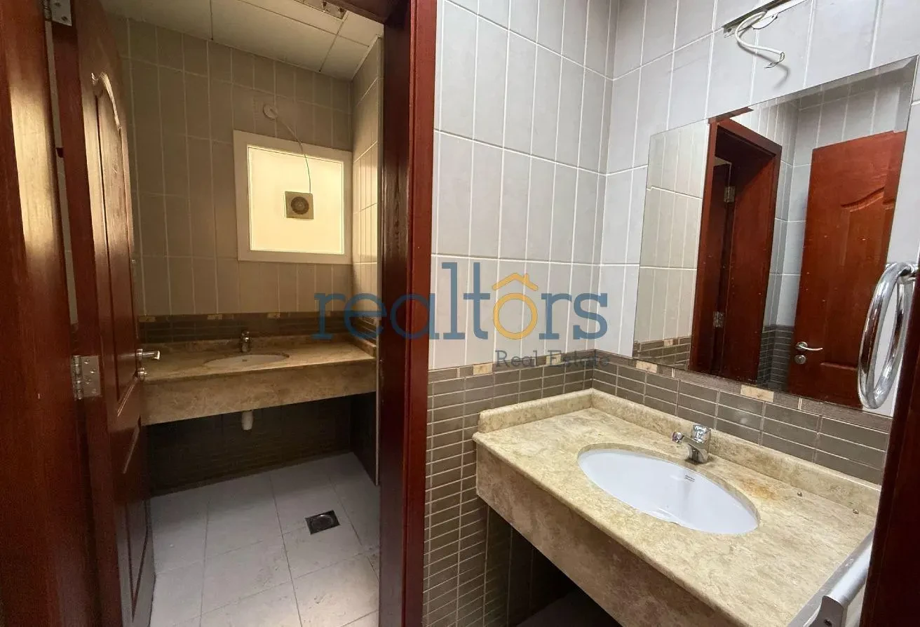 3BR Villa Plus Maid Room in Ain Khaled Compound - Compound Villa in Wadi Al Shaheeniya Street