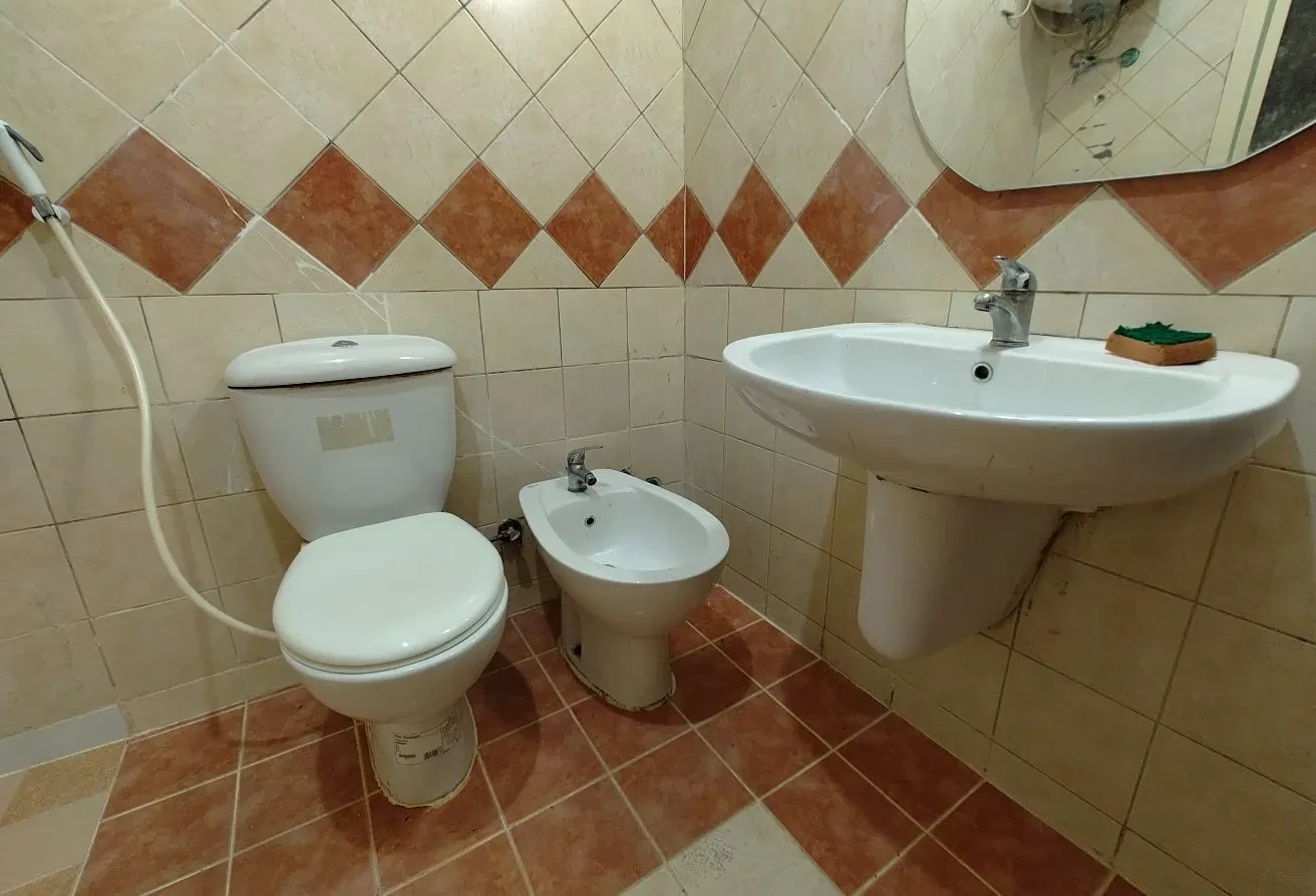 1 BHK UN FURNISHED IDEAL FOR FAMILIES NEAR METRO - Apartment in Umm Ghuwailina