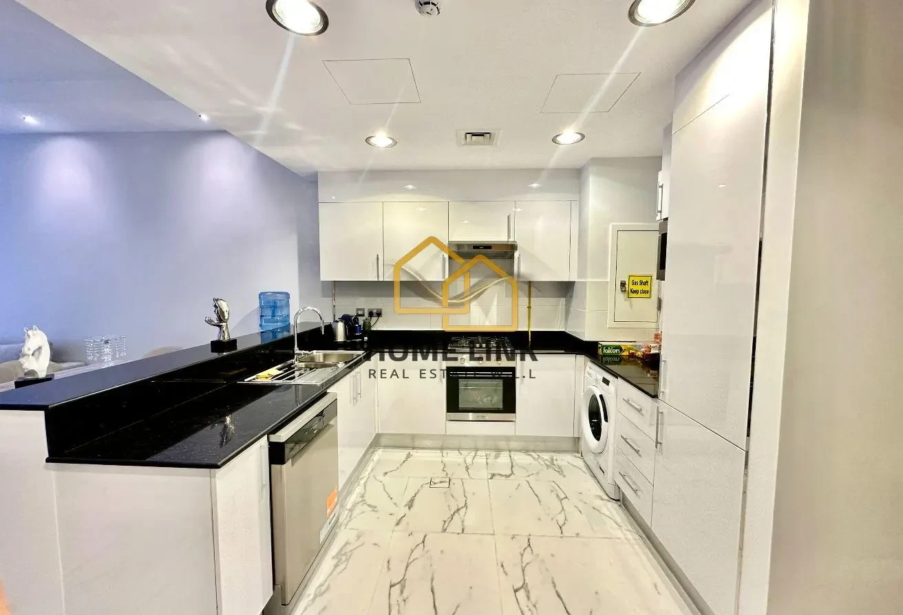 SPACIOUS AND ELEGANT 1 BEDROOM FF APRT IN FOXHILLS