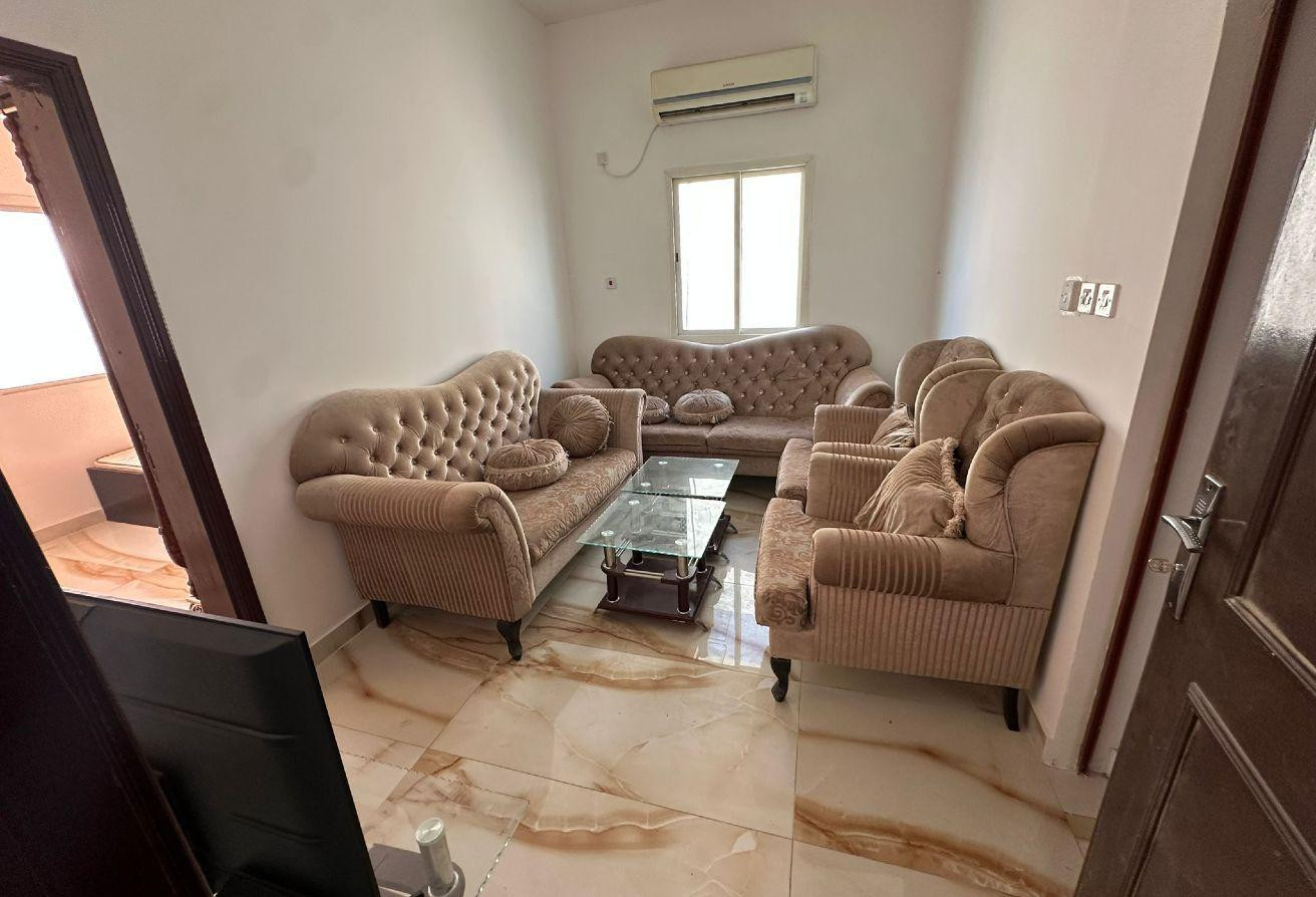 Al-Kharitiyat Bent House Room with kitchen family