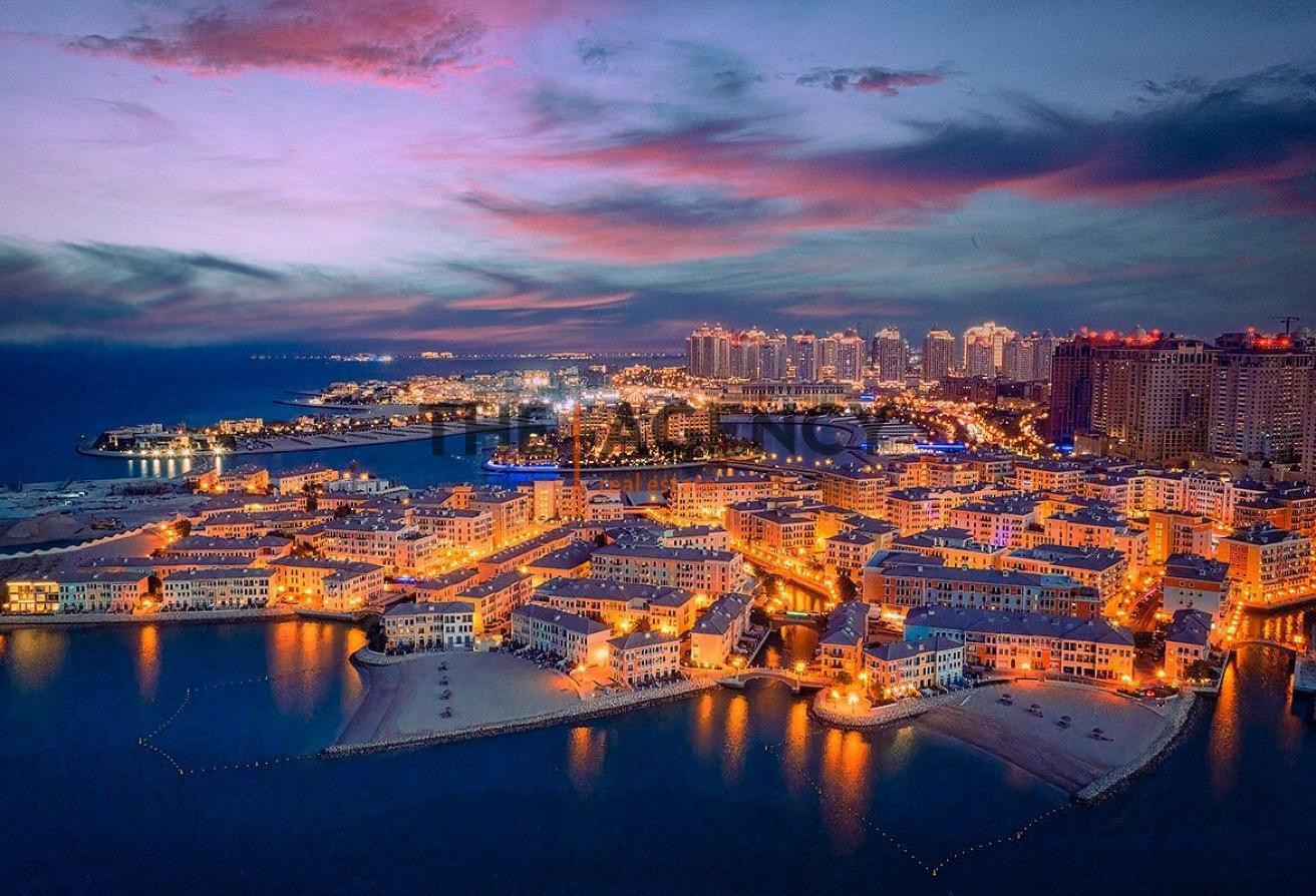 Waterfront villa Luxury at Its Finest on the pearl - Villa in Viva Bahriya