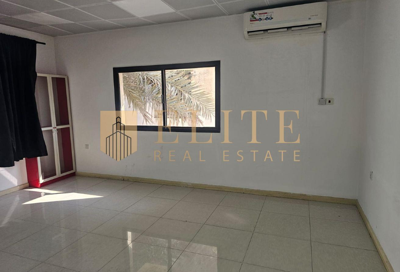 Spacious unfurnished studio uncluded bills - Studio Apartment in Al Mirqab