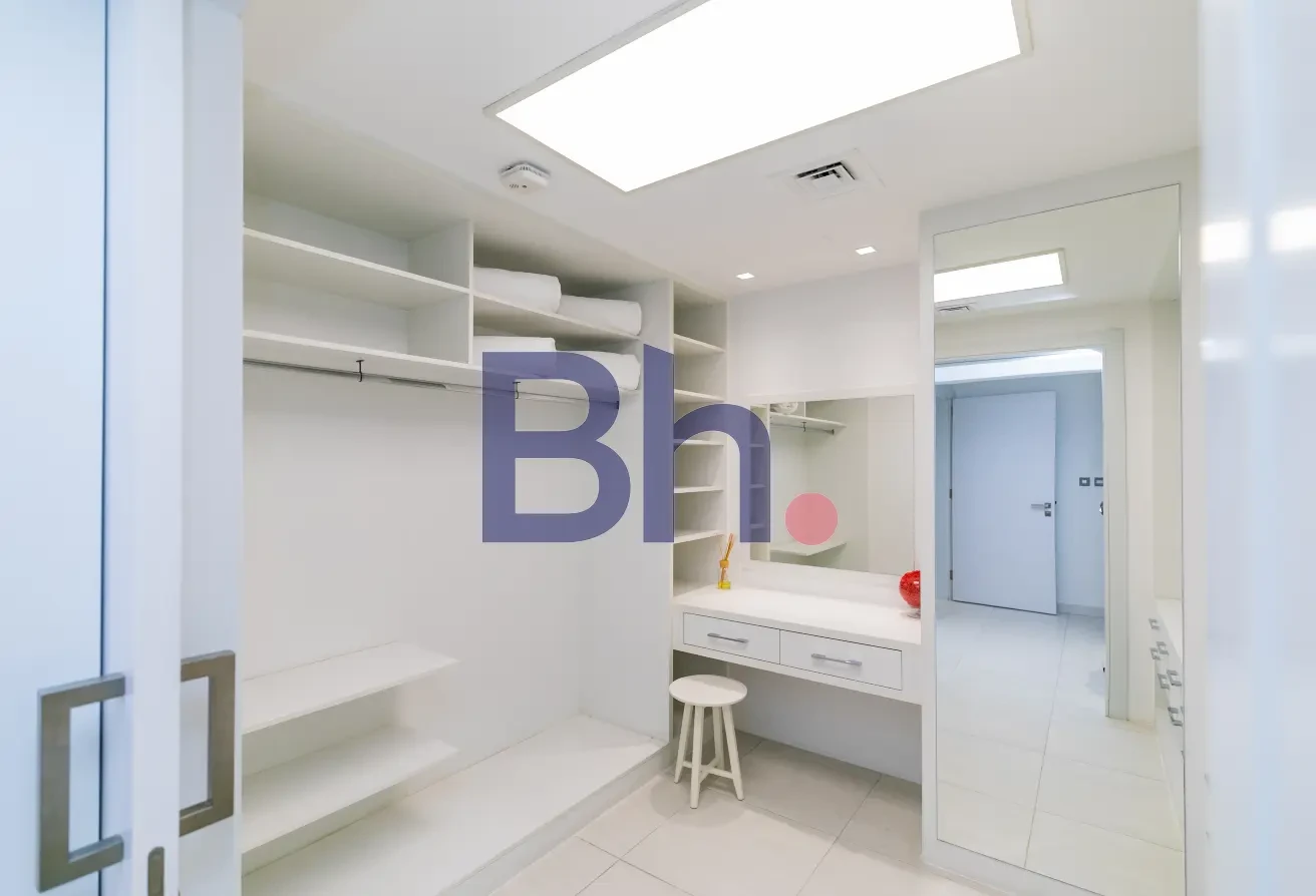 LUXURIOUS | 5 BEDROOMS | MONTH FREE - Compound Villa in AlMuraikh