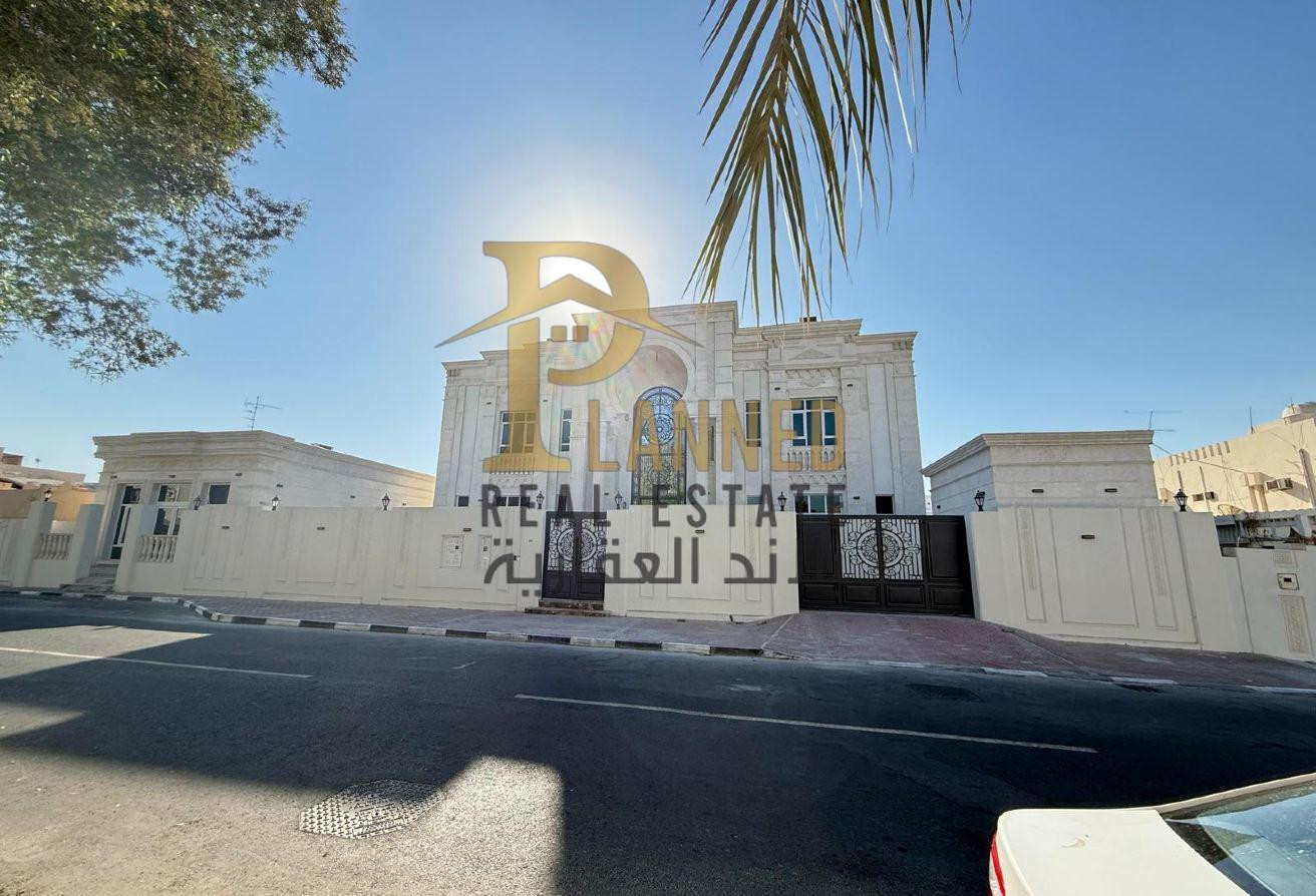 ELEGANT BIG 8BR SA VILLA FOR SALE -DAFNA