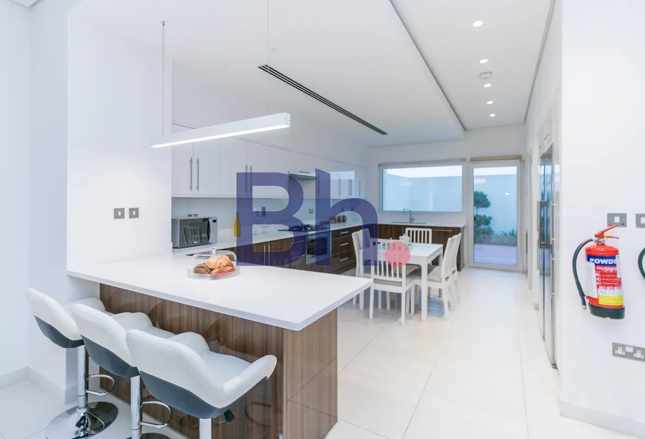 LUXURIOUS | 5 BEDROOMS | MONTH FREE - Compound Villa in AlMuraikh