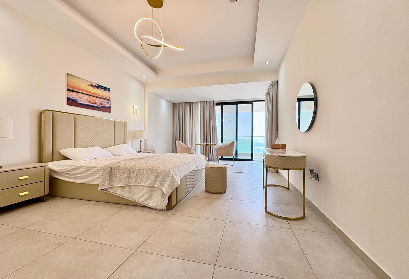 Full sea view / near vendom mall / one bedroom