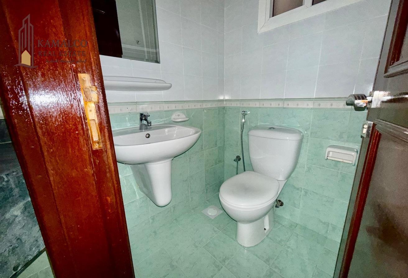 Huge 3 bedroom unfurnished apartment bin Mahmoud