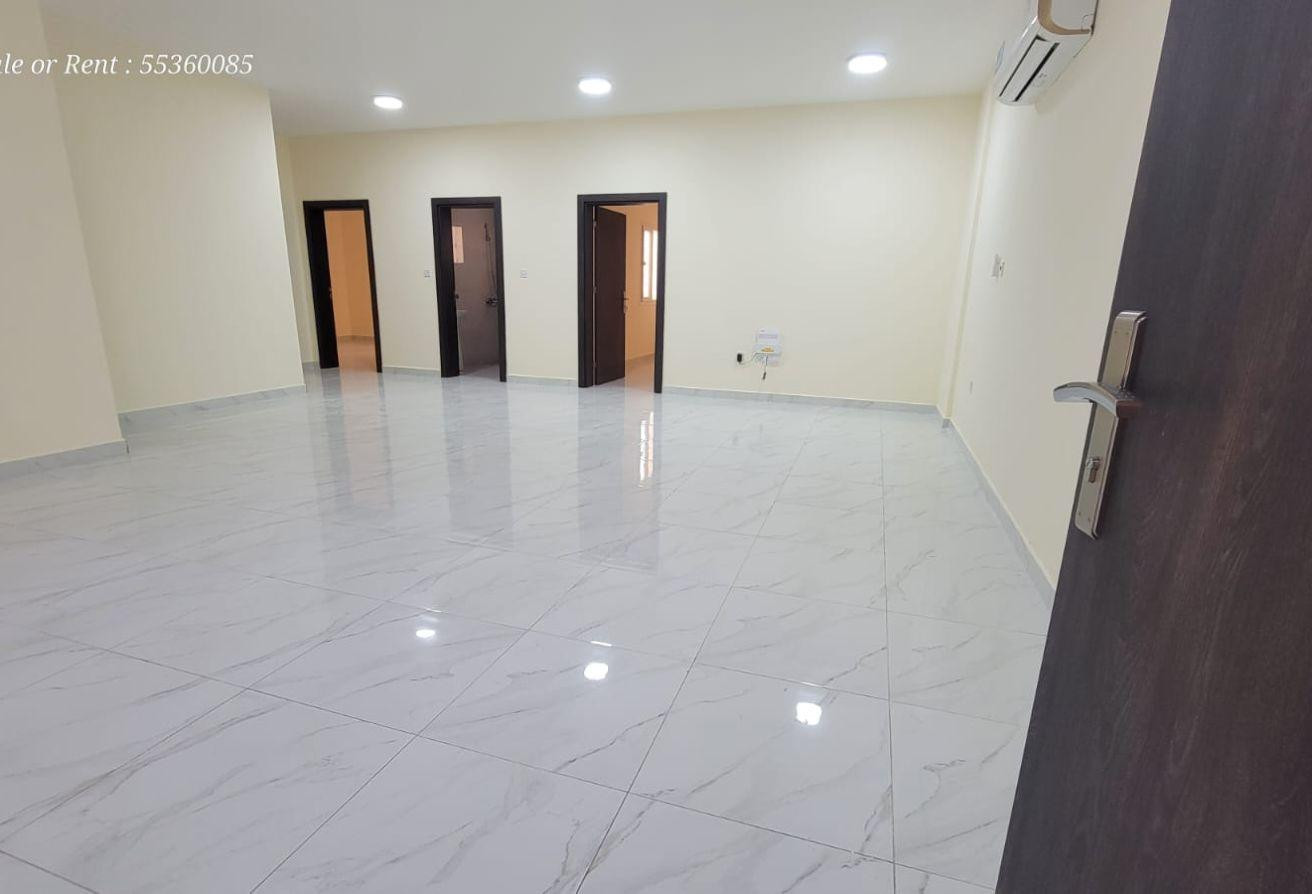 3 bhk | Un Furnished | Balcony | Close Kitchen - Apartment in Al Kheesa