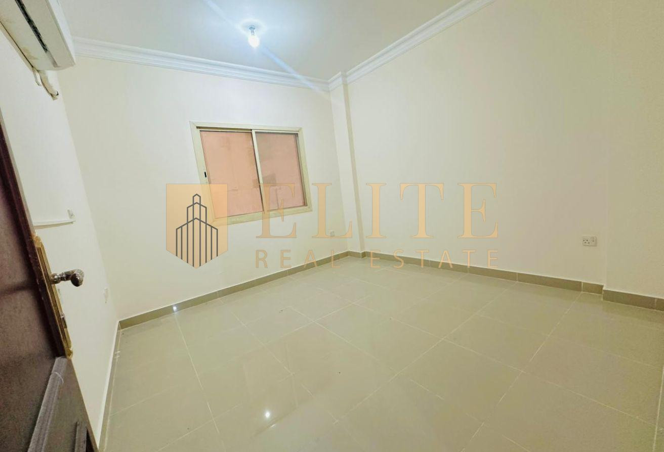 Exclusive Spacious 1BR | Prime Location Living - Apartment in Umm Ghuwailina 4