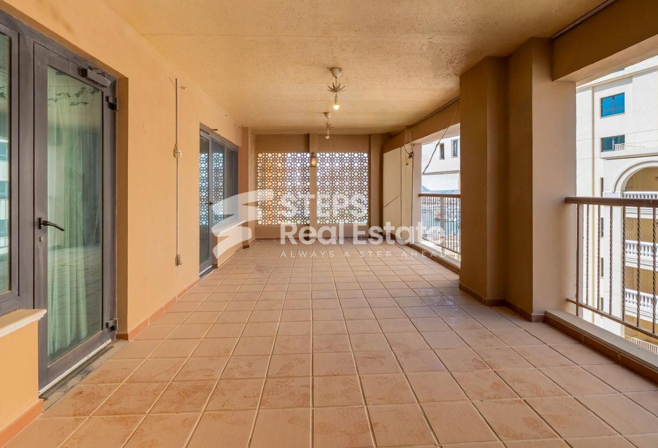 Spacious Apartment with Pool in The Pearl - Apartment in West Porto Drive