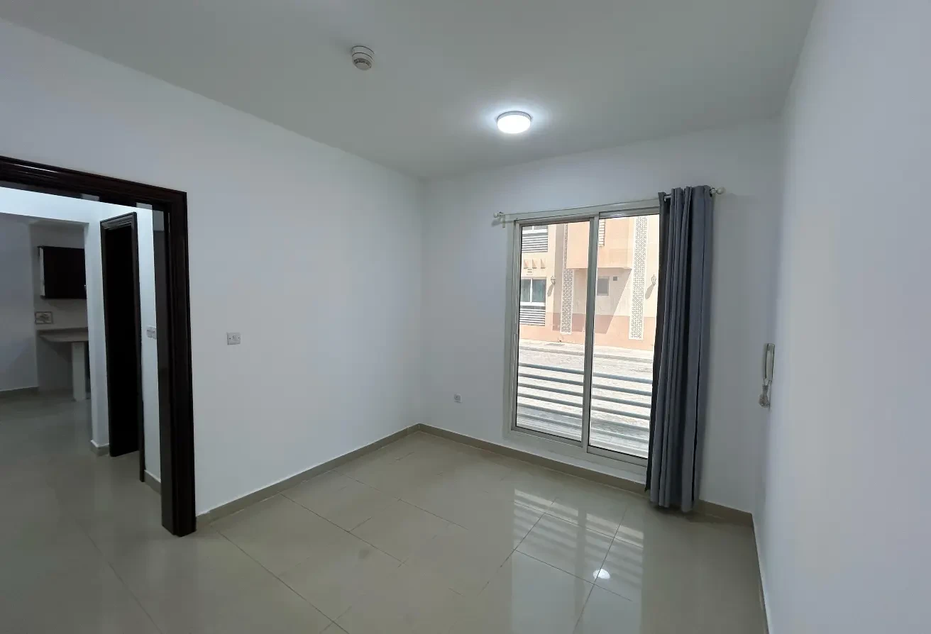 1BHK UNfurnished Apartment located at Old Airport - Apartment in Tadmur Street